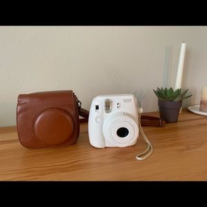 Retro Fujifilm Instax Mini 8 Camera w/Leather Case